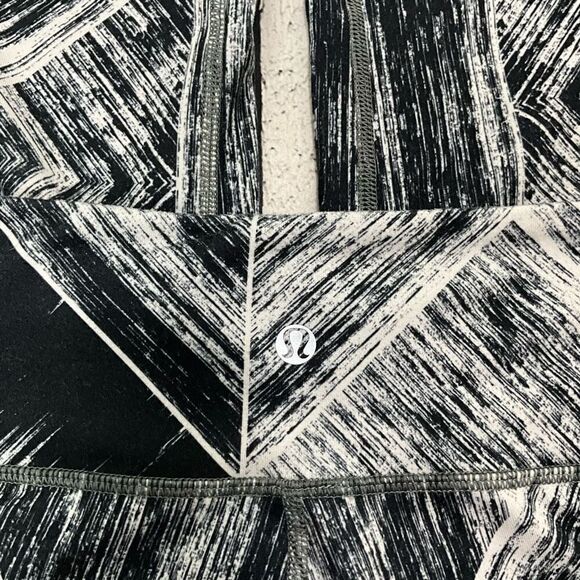 LULULEMON Crop Leggings  - Picture 3 of 4